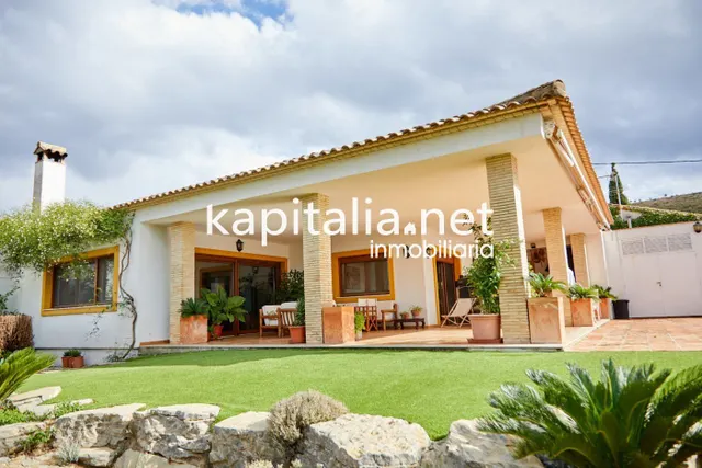 Chalet a la venta en Valencia — 3
