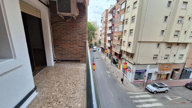 Piso SIN AMUEBLAR de 4 dormitorios, dos baños y plaza de garaje en la Calle Puerta Nueva — 7