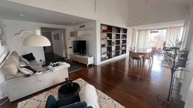 Exclusivo ático en alquiler de larga estancia en el corazón 