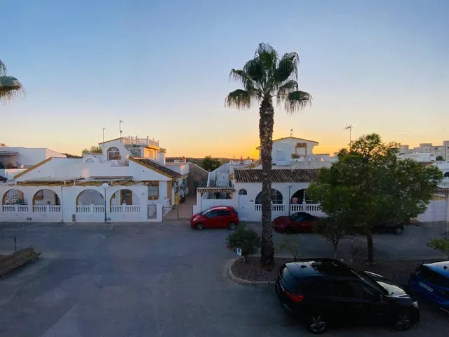 Apartamento de 2 dormitorios con terraza y piscina en El Edén, Guardamar del Segura — 20