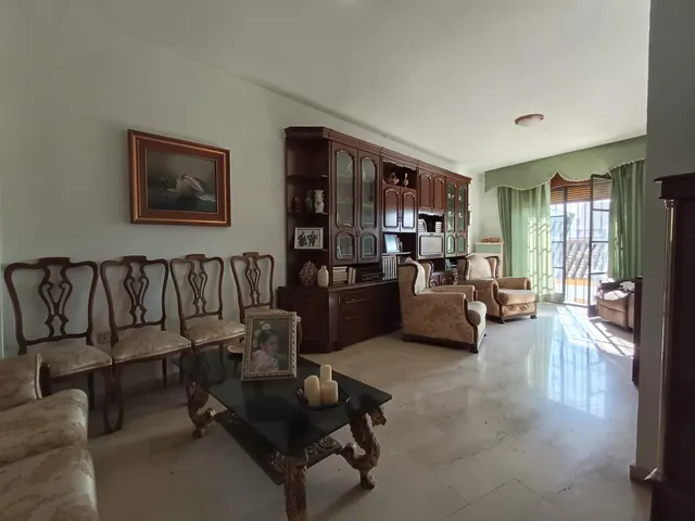 El verdadero lujo en el Realejo es tener tu propia cochera y compartir el edificio con un solo vecino. — 6