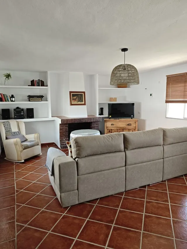 Casa rústica con terrazas y vistas a la montaña en Totalán — 11