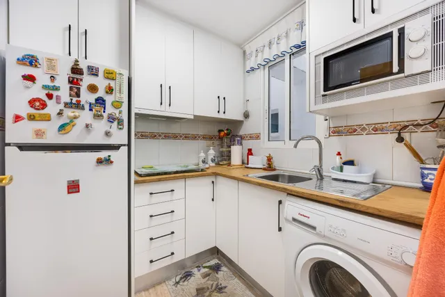 Encantador Apartamento de 2 dormitorios y 1 baño con piscina - foto 3
