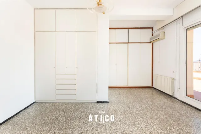 Atico con una terraza espectacular y vistas unicas sobre Barcelona — 21