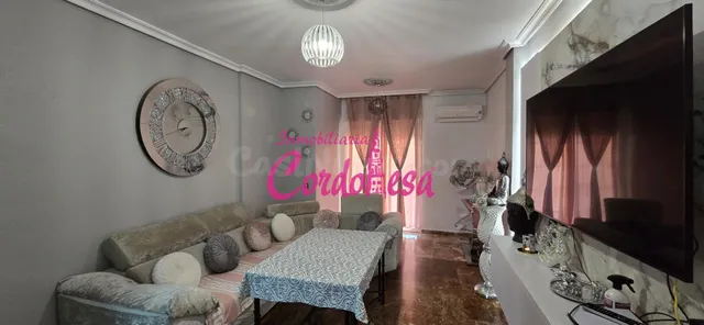 Impresionante Casa de 2 Plantas en Miralbaida con Piscina y  - foto 2