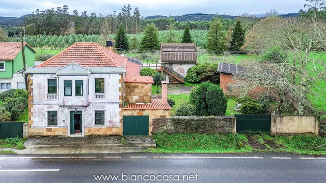 ¡INTERESANTE CASA con 437 m2 y TERRENO de 3.187 m2 por 129.9