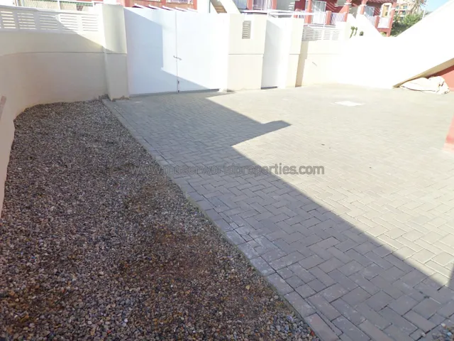 PLANTA BAJA CON AMPLIA TERRAZA  Y VISTAS AL MAR — 21