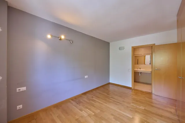PISO DE 3 HAB CON BALCÓN, PK, Trastero y Piscina Comunitaria — 31