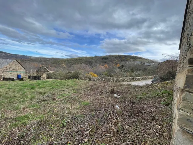 SE VENDE PARCELA URBANA EN EL ACEBO — 11
