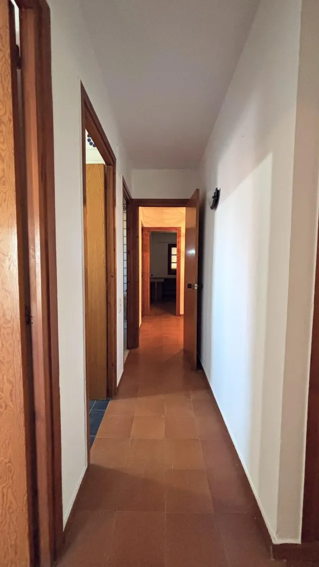 Piso de 4 habitaciones con garaje privado, dos balcones y vistas despejadas en el centro de Deltebre — 28