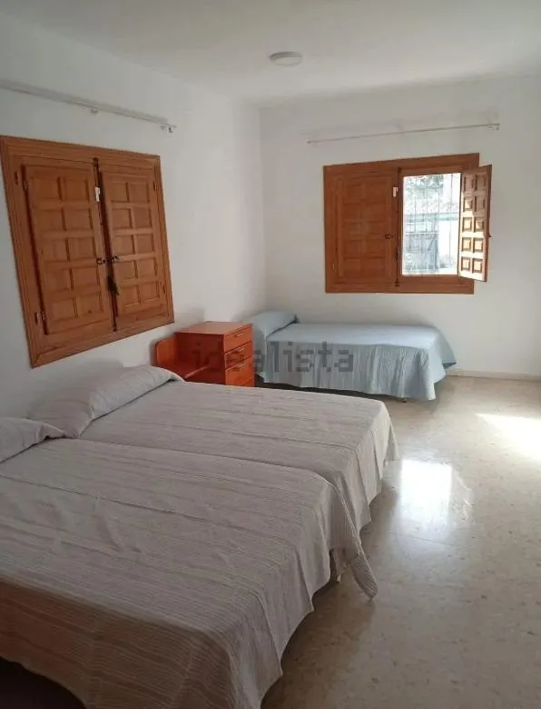 Alquiler de chalet independiente con piscina y parcela de 2.300m2 — 18