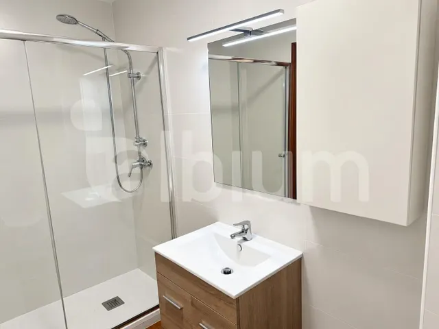 Amplio piso de 4 habitaciones con terraza, parking y trastero — 12