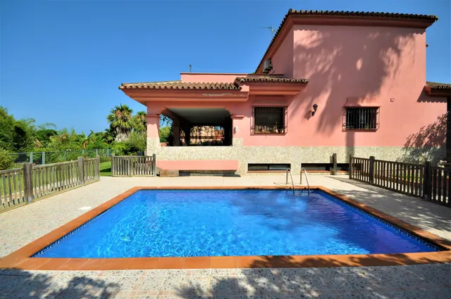 Chalet 4 habitaciones 310m² en venta - Costa Del Sol - foto 2