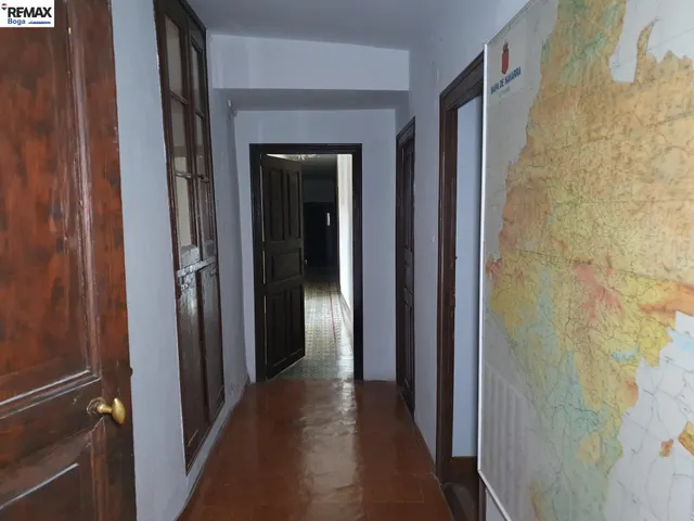 Amplia casa en sitio privilegiado. — 18