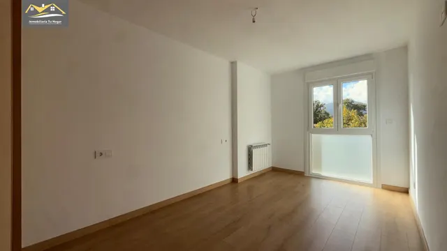 Chalé adosado, con terraza 30m , jardín 70m , garaje para 2 coches. 5 habitaciones. 3 baños. Cocina salón comedor de 35 m2. Magnificas vistas. Muy soleados — 36