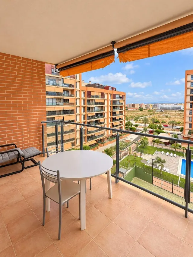Amplio y moderno piso en Alicante, zona Paus con piscina y parking — 2