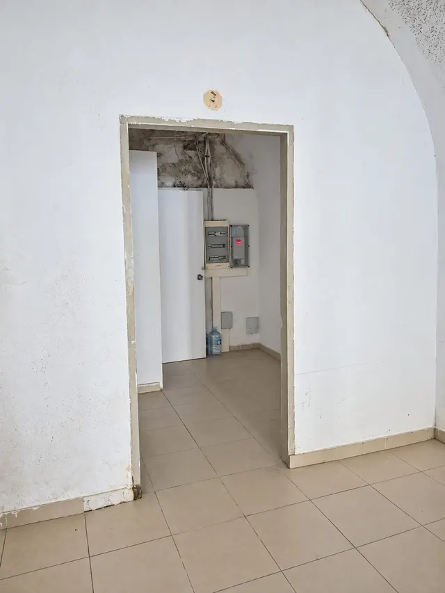 Local comercial de 111 m2 en pleno centro de Tortosa — 10