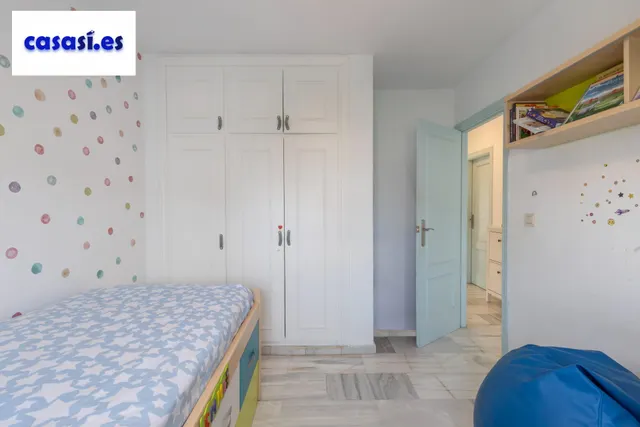 Casa independiente con piscina en La Zubia. — 25