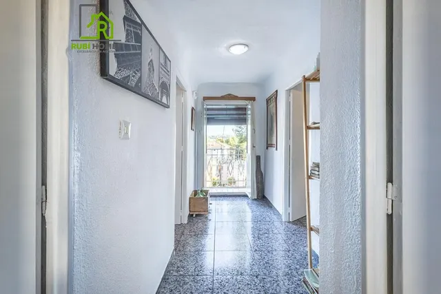 Amplia casa independiente de seis dormitorios a un paso del pantano de los Bermejales — 40