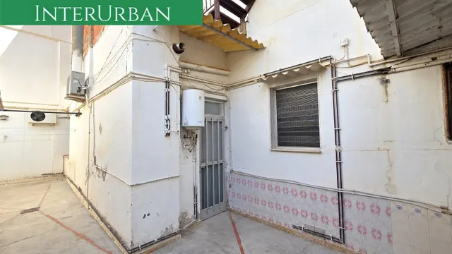 Oportunidad - Amplia casa de 197 m2 con 4 dormitorios y terraza en Benissanó — 35