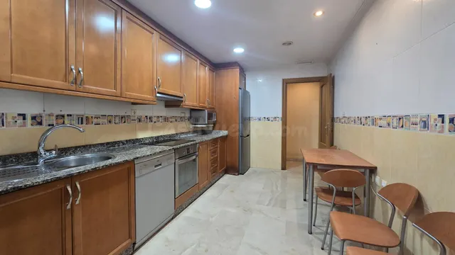 ¡Tu VIVIENDA CON 4 DORMITORIOS en el corazón de Elche! - foto 2