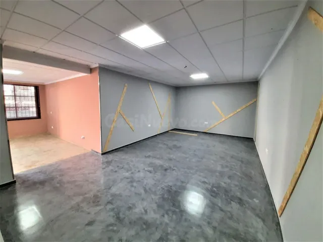 LOCAL EN VENTA, FORMA ESQUINA A DOS CALLES Y CON MUCHA LUZ N - foto 5