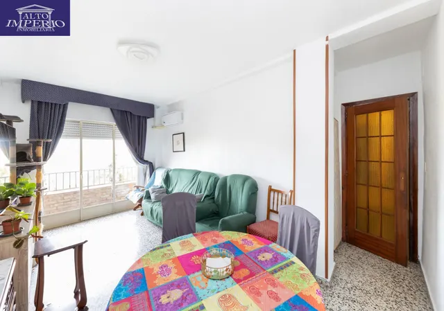 En Venta Piso de 4 dormitorios con ascensor, ideal para reformar a tu gusto. — 26