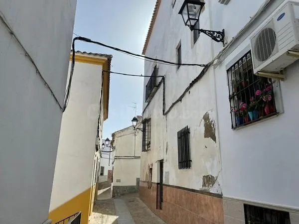 Venta de Chalet Adosado en Baena - Córdoba — 2