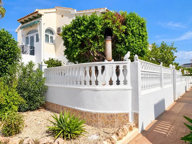 Tu rincón de sol en la mata: bungalow recién reformado con amplio jardín orientado al sur y a solo 450 metros de la playa — 4