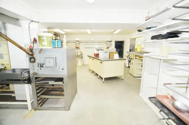 Urbis te ofrece un local comercial en venta en zona Centro, Salamanca. — 36