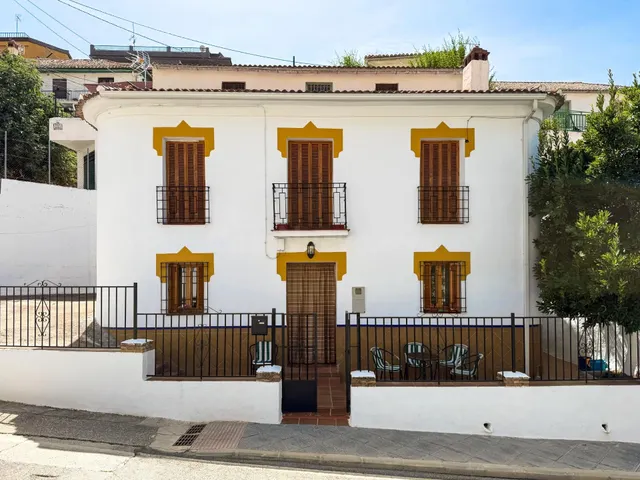 Casa independiente en la entrada de Pinos Genil. (A 10 minutos de Granada) — 2