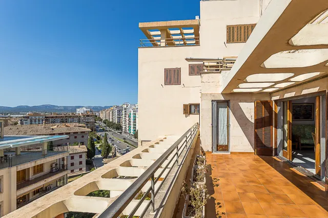 VENTA ÁTICO EN LLUÍS VIVES — 28