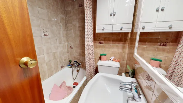 Amplia Vivienda en Avenida César Augusto con Garaje — 32