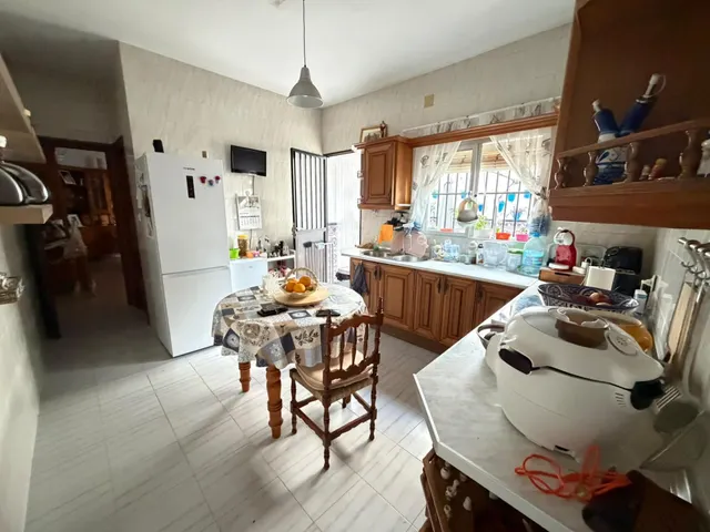 Amplia Casa en Alameda, Andalucía - Ideal para Entrar a Vivir — 10