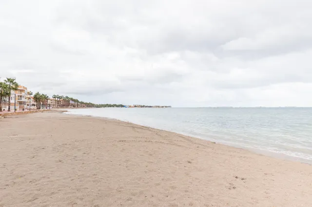 PLANTA BAJA A 200 METROS DE LA PLAYA — 27