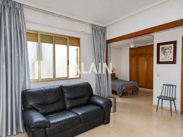 PISO EN VENTA EN LA ZONA DEL ENSANCHE EN VALENCIA CON DOS TERRAZAS Y GARAJE OPCIONAL. — 28