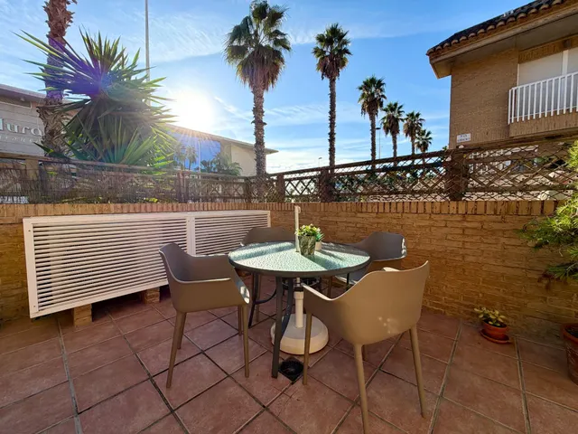 Chalet adosado esquinero con jardín privado, terrazas y garaje doble en La Patacona — 50