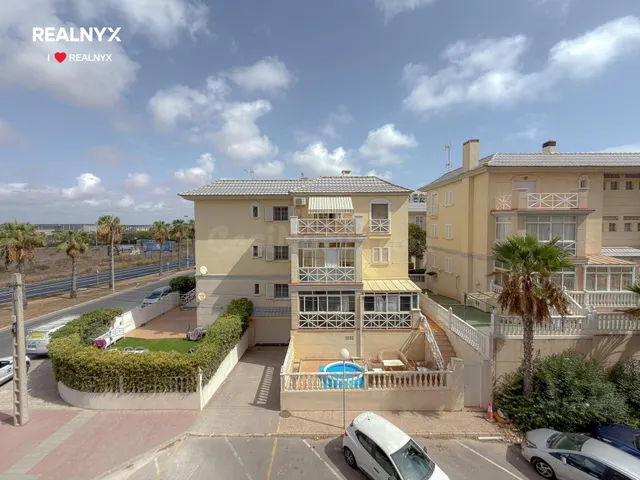 La Veleta! Acogedor apartamento exterior , con amplia terraza y vistas laterales al mar ubicación en urbanización exclusiva con piscina a 150 metros del mar — 3