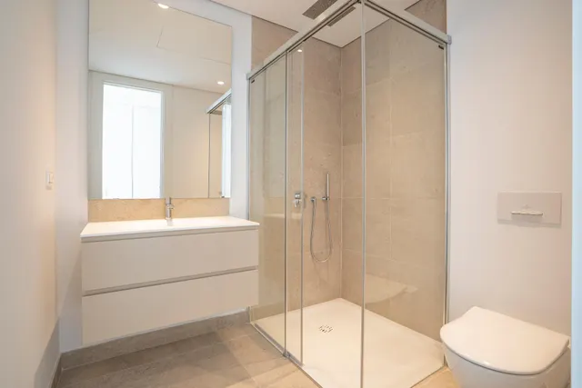 Espectacular Ático de Lujo con solarium, piscina privada y vistas al mar. 4 dormitorios y 4 baños. Benahavis — 31