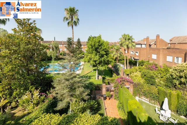 CHALET ADOSADO EN ZONA LA CALETA — 43