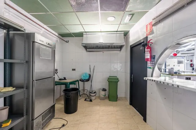 Se Vende Local Comercial Bar-Cafetería Calle Almería 9 — 18