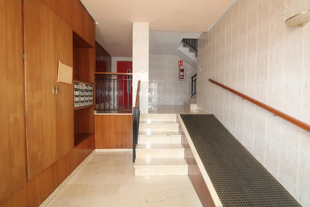 Piso de tres dormitorios con ascensor. — 42