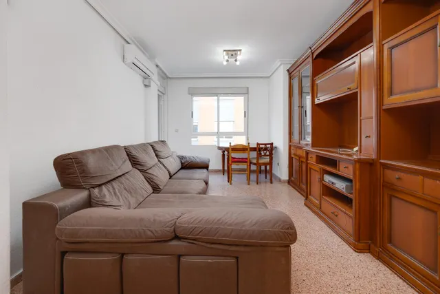 4 Dormitorios 2 baños  vivienda grande — 7