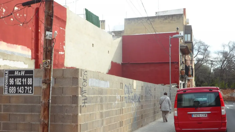 Se vende solar edificable en Zona El Castell. / HH Asesores, Inmobiliaria en Burjassot/.