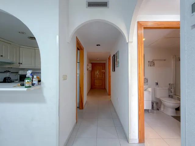 Amplio apartamento con 3 dormitorios y gran terraza con vistas a la piscina + Garaje incluido en el precio — 12