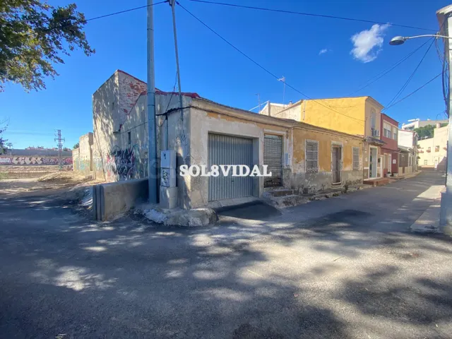 VIVIENDA PARA REFORMAR EN EL CENTRO DE ORIHUELA CON 216 METR - foto 2