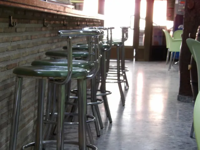 ¿LO TUYO ES LA HOSTELERÍA..?, ESTE ES TU LOCAL - POSIBILIDAD DE OPCIÓN COMPRA — 29