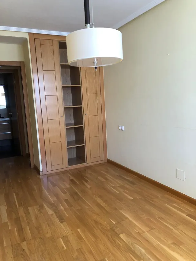 Amplio Piso en el Centro de Ponferrada - Ideal para Familias — 3