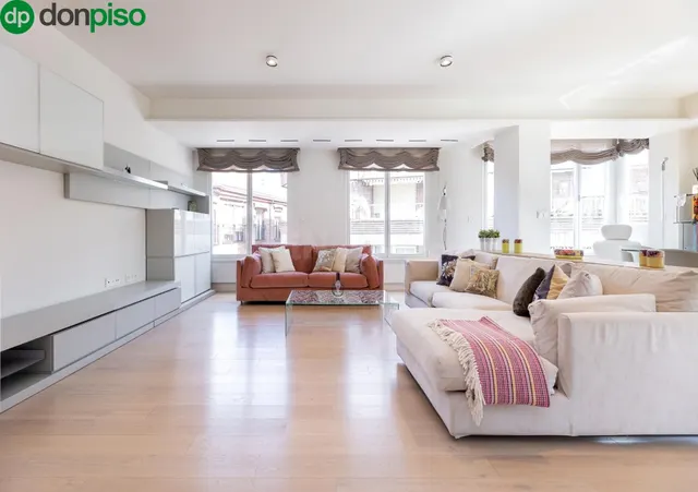 Exclusiva vivienda con vistas al Palacio de los Patos, junto Recogidas, 4 dormitorios 3 baños — 5