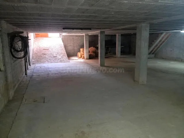 Gran Bajo en alquiler en Coristanco Centro - foto 4